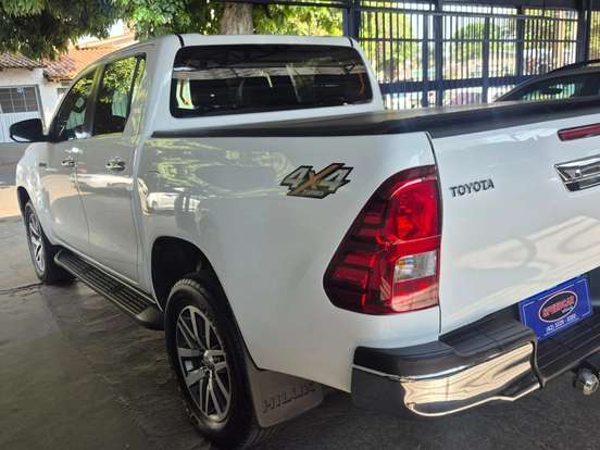 TOYOTA-HILUX-2.8 SRX 4X4 CD 16V DIESEL 4P AUTOMÁTICO TOYOTA-HILUX-2016