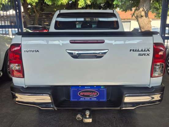 TOYOTA-HILUX-2016