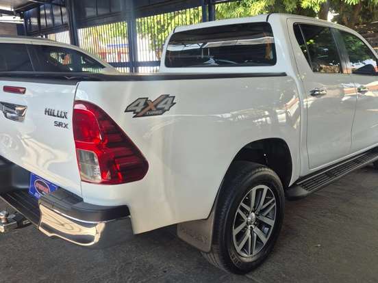 TOYOTA-HILUX-2.8 SRX 4X4 CD 16V DIESEL 4P AUTOMÁTICO TOYOTA-HILUX-2016