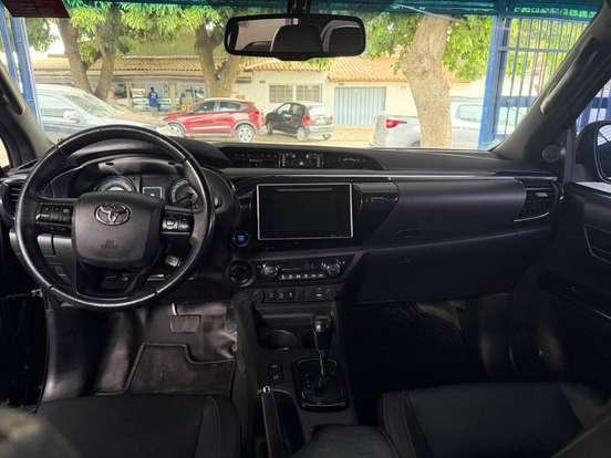 TOYOTA-HILUX-2019