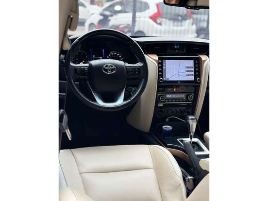 TOYOTA-HILUX-2019