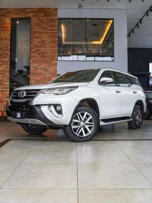 TOYOTA-HILUX-2016