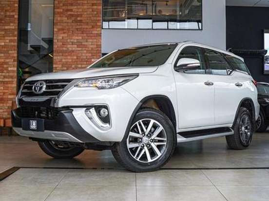 TOYOTA-HILUX-2.8 SRX 4X4 CD 16V DIESEL 4P AUTOMÁTICO TOYOTA-HILUX-2016