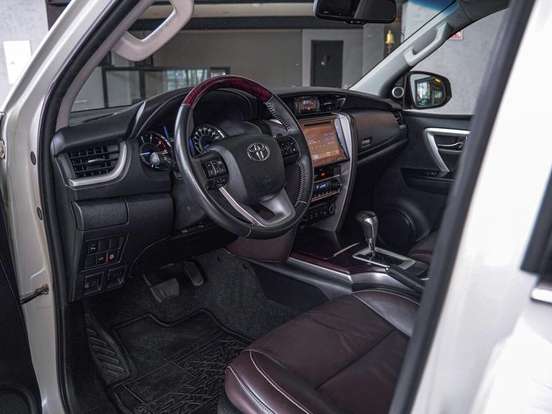 TOYOTA-HILUX-2.8 SRX 4X4 CD 16V DIESEL 4P AUTOMÁTICO TOYOTA-HILUX-2016