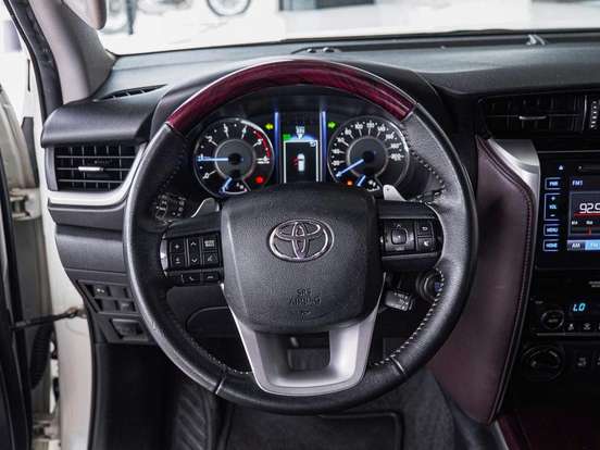 TOYOTA-HILUX-2.8 SRX 4X4 CD 16V DIESEL 4P AUTOMÁTICO TOYOTA-HILUX-2016