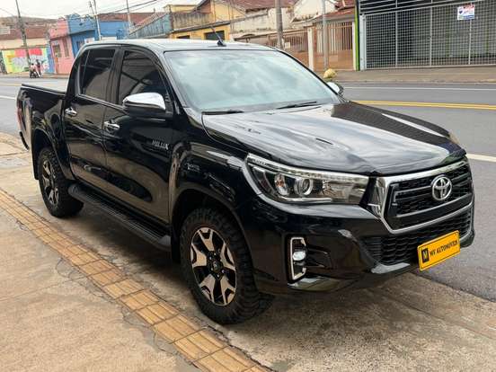 TOYOTA-HILUX-2020