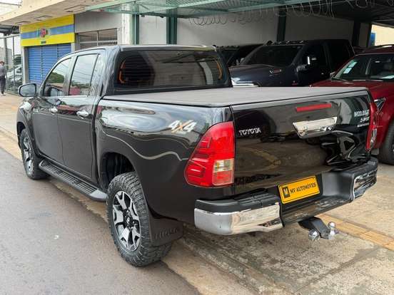 TOYOTA-HILUX-2020