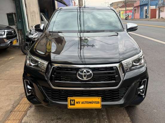 TOYOTA-HILUX-2020