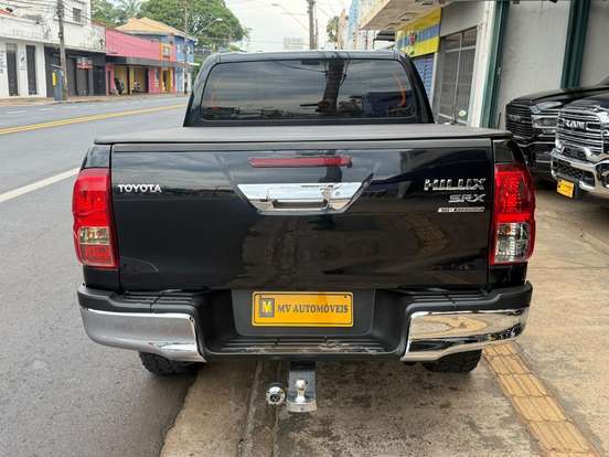TOYOTA-HILUX-2020