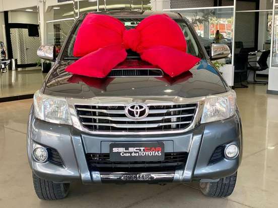 TOYOTA-HILUX-2014