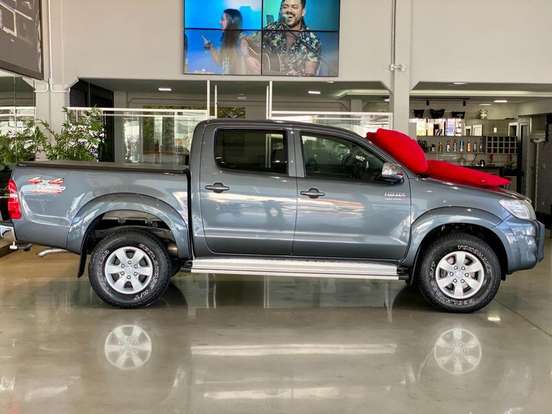 TOYOTA-HILUX-2014