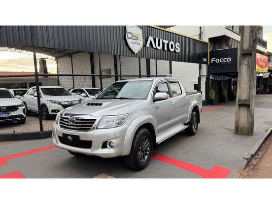 TOYOTA-HILUX-2014