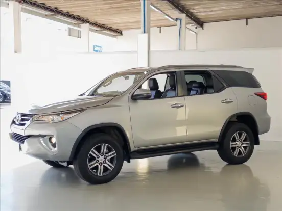 TOYOTA-HILUX SW4-2020