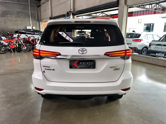 TOYOTA-HILUX SW4-2018