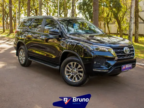 TOYOTA-HILUX SW4-2.7 VVT-i FLEX SRV 7L 4X2 AUTOMÁTICO TOYOTA-HILUX SW4-2021