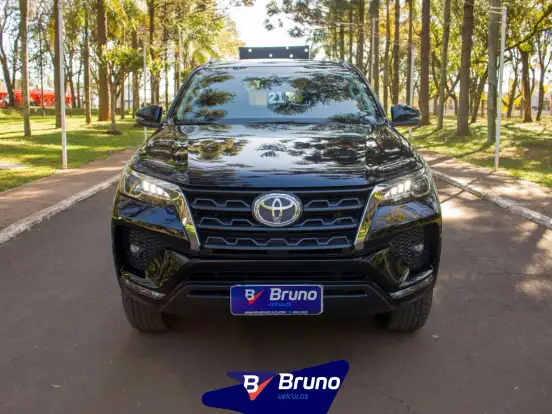 TOYOTA-HILUX SW4-2.7 VVT-i FLEX SRV 7L 4X2 AUTOMÁTICO TOYOTA-HILUX SW4-2021