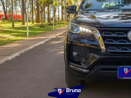 TOYOTA-HILUX SW4-2.7 VVT-i FLEX SRV 7L 4X2 AUTOMÁTICO TOYOTA-HILUX SW4-2021