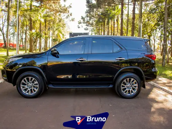 TOYOTA-HILUX SW4-2.7 VVT-i FLEX SRV 7L 4X2 AUTOMÁTICO TOYOTA-HILUX SW4-2021