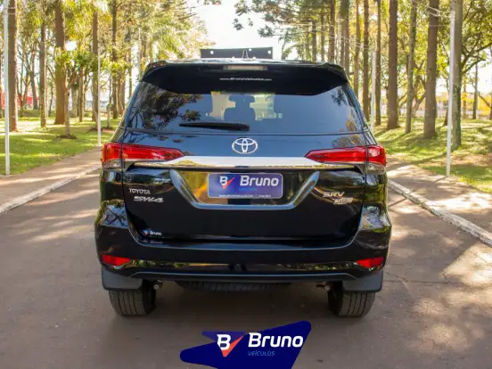 TOYOTA-HILUX SW4-2.7 VVT-i FLEX SRV 7L 4X2 AUTOMÁTICO TOYOTA-HILUX SW4-2021