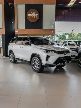 TOYOTA-HILUX SW4-2023