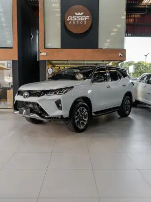 TOYOTA-HILUX SW4-2023