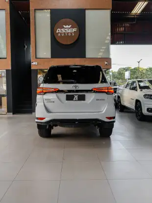 TOYOTA-HILUX SW4-2023