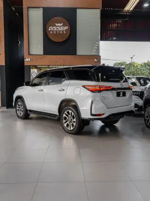 TOYOTA-HILUX SW4-2023