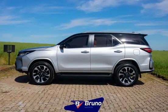 TOYOTA-HILUX SW4-2022
