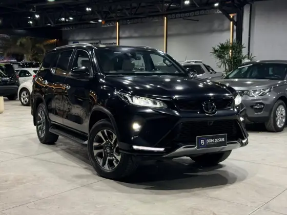 TOYOTA HILUX SW4 2.8 D-4D TURBO DIESEL DIAMOND 7L 4X4 AUTOMÁTICO
