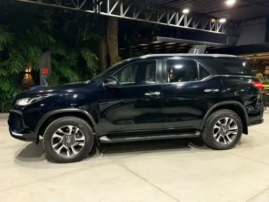 TOYOTA-HILUX SW4-2023