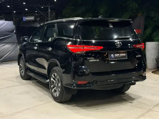 TOYOTA-HILUX SW4-2023