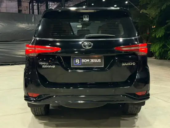 TOYOTA-HILUX SW4-2023