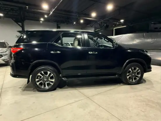 TOYOTA-HILUX SW4-2.8 D-4D TURBO DIESEL DIAMOND 7L 4X4 AUTOMÁTICO TOYOTA-HILUX SW4-2023