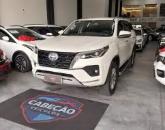 TOYOTA HILUX SW4 2.8 D-4D TURBO DIESEL SRX 7L 4X4 AUTOMÁTICO TOYOTA HILUX SW4 2.8 D-4D TURBO DIESEL SRX 7L 4X4 AUTOMÁTICO