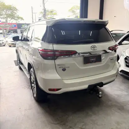TOYOTA-HILUX SW4-2.8 D-4D TURBO DIESEL SRX 7L 4X4 AUTOMÁTICO TOYOTA-HILUX SW4-2021