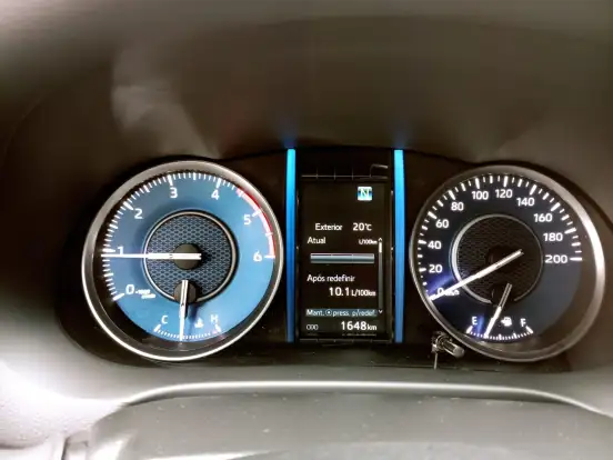 TOYOTA-HILUX SW4-2025