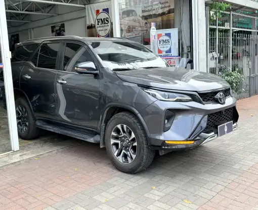 TOYOTA-HILUX SW4-2023