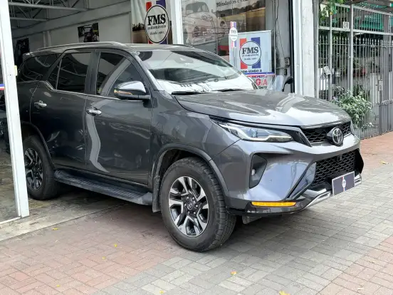 TOYOTA-HILUX SW4-2.8 D-4D TURBO DIESEL SRX PLATINUM 7L 4X4 AUTOMÁTICO TOYOTA-HILUX SW4-2023