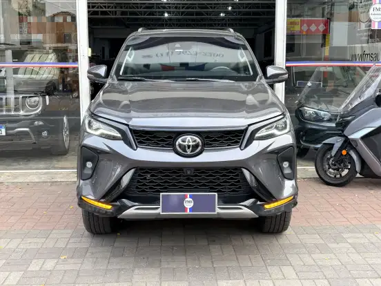 TOYOTA-HILUX SW4-2.8 D-4D TURBO DIESEL SRX PLATINUM 7L 4X4 AUTOMÁTICO TOYOTA-HILUX SW4-2023
