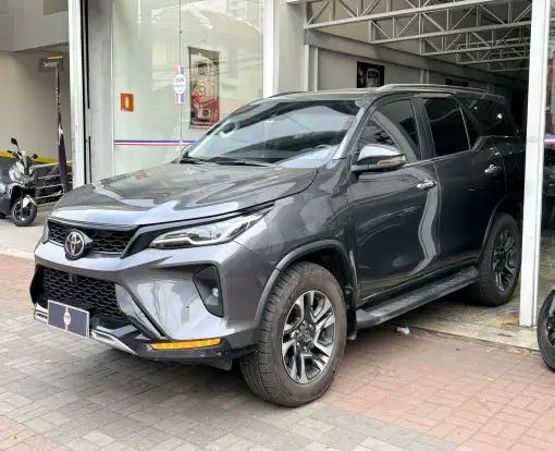 TOYOTA-HILUX SW4-2023