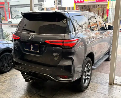 TOYOTA-HILUX SW4-2023