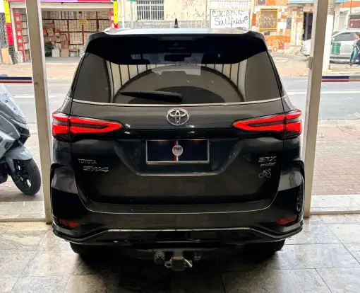 TOYOTA-HILUX SW4-2023