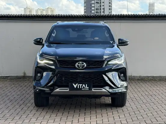 TOYOTA-HILUX SW4-2025