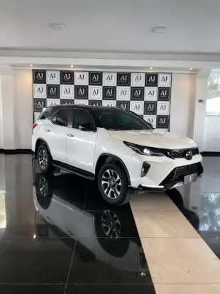 TOYOTA-HILUX SW4-2024