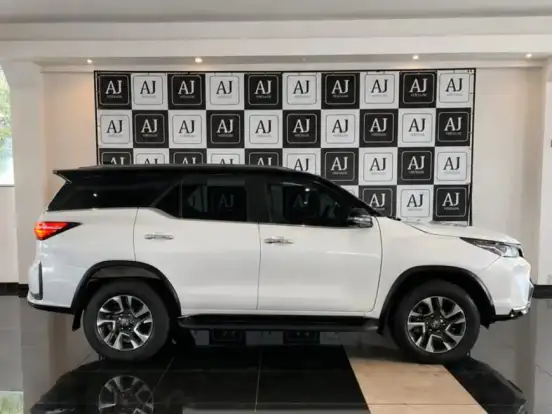 TOYOTA-HILUX SW4-2.8 D-4D TURBO DIESEL SRX PLATINUM 7L 4X4 AUTOMÁTICO TOYOTA-HILUX SW4-2024