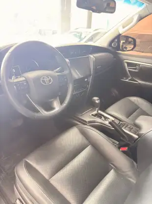 TOYOTA-HILUX SW4-2024