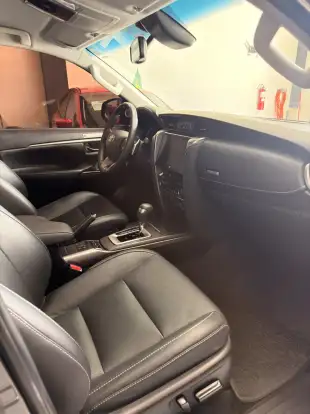 TOYOTA-HILUX SW4-2024