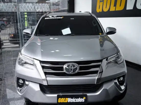 TOYOTA-HILUX SW4-2.8 SRX 4X4 7 LUGARES 16V TURBO INTERCOOLER DIESEL 4P AUTOMÁTICO TOYOTA-HILUX SW4-2019