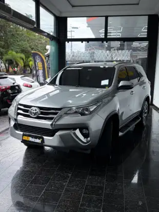 TOYOTA-HILUX SW4-2019