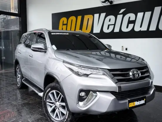 TOYOTA-HILUX SW4-2.8 SRX 4X4 7 LUGARES 16V TURBO INTERCOOLER DIESEL 4P AUTOMÁTICO TOYOTA-HILUX SW4-2019